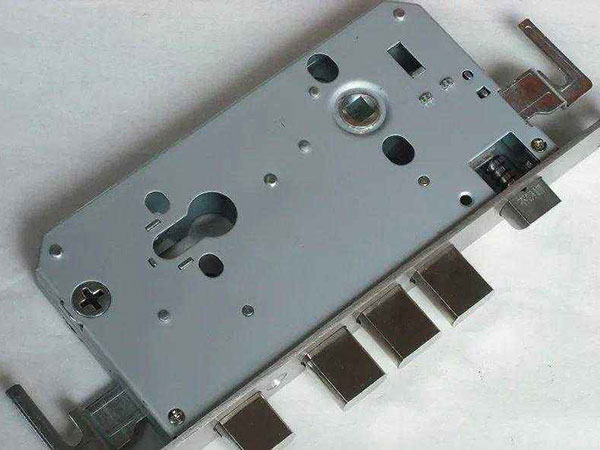 嘉荫24小时上门开锁公司