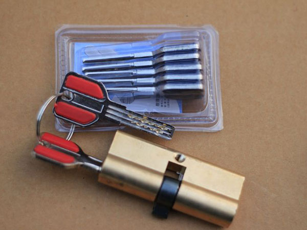 嘉荫24小时上门开锁公司